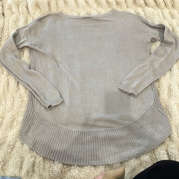 Ann Taylor Loft grey sweater size medium - Picture 2 of 2